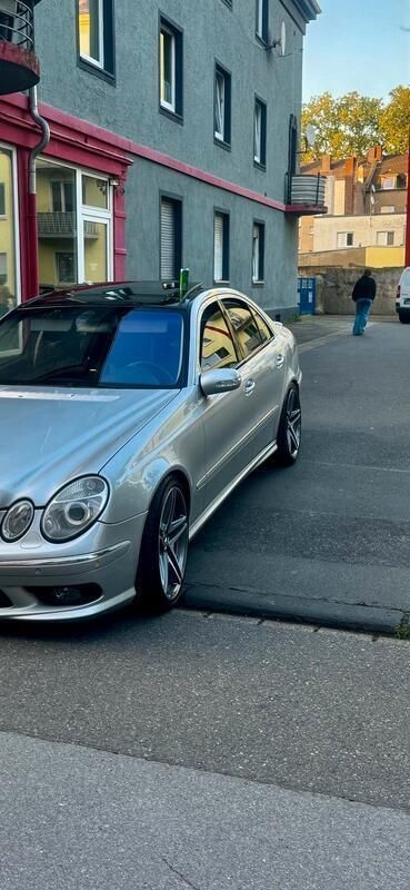 Silber Gebraucht 2002 Mercedes E55 AMG AMG Limousine | 26.500 € (Etwas zu teuer) - Bild 1/4