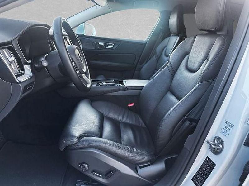 Gebraucht Volvo V60 Ultimate 455 PS (334 kW) 2023 Crystal weiß perleffekt Kombi