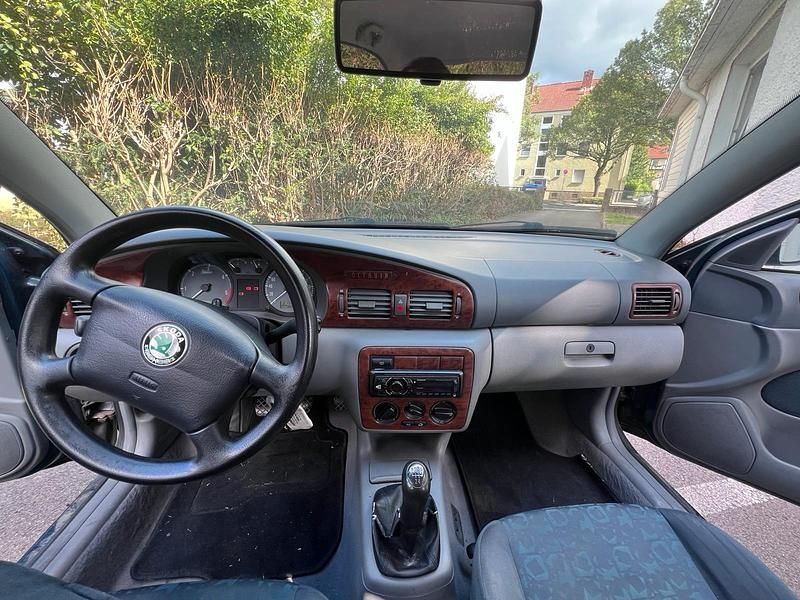 Grün Gebraucht 1998 Skoda Octavia Limousine | 990 € - Bild 1/4