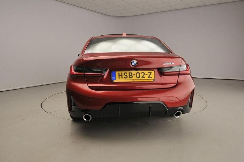 Gebraucht BMW 320 M Sport 184 PS (135 kW) 2025 Rot Limousine