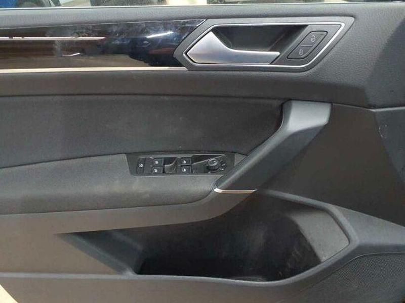 Gebraucht VW Touran Highline 150 PS (110 kW) 2022 Uranograu Van / Kleinbus