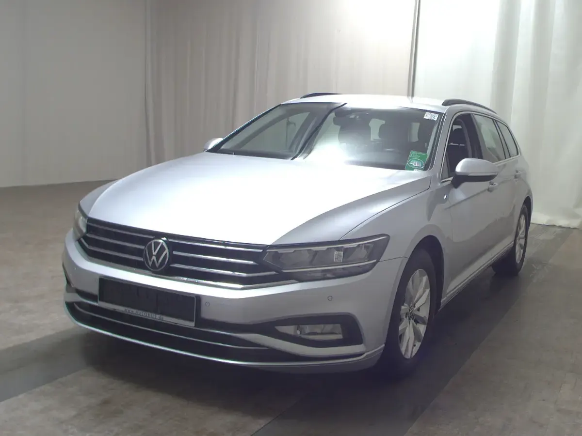 Gebraucht VW Passat Business 150 PS (110 kW) 2023 Silber Kombi