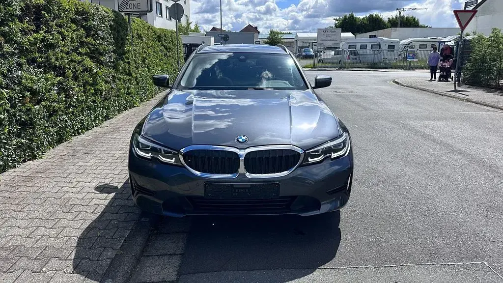 Gebraucht BMW 318 Advantage 150 PS (110 kW) 2021 Mineralgrau Kombi