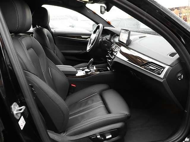 Gebraucht BMW 530e 292 PS (214 kW) 2023 Saphirschwarz metallic Limousine