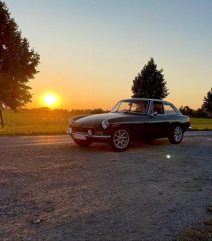 Grün Gebraucht 1974 MG B GT Coupé | 21.000 € - Bild 1/4
