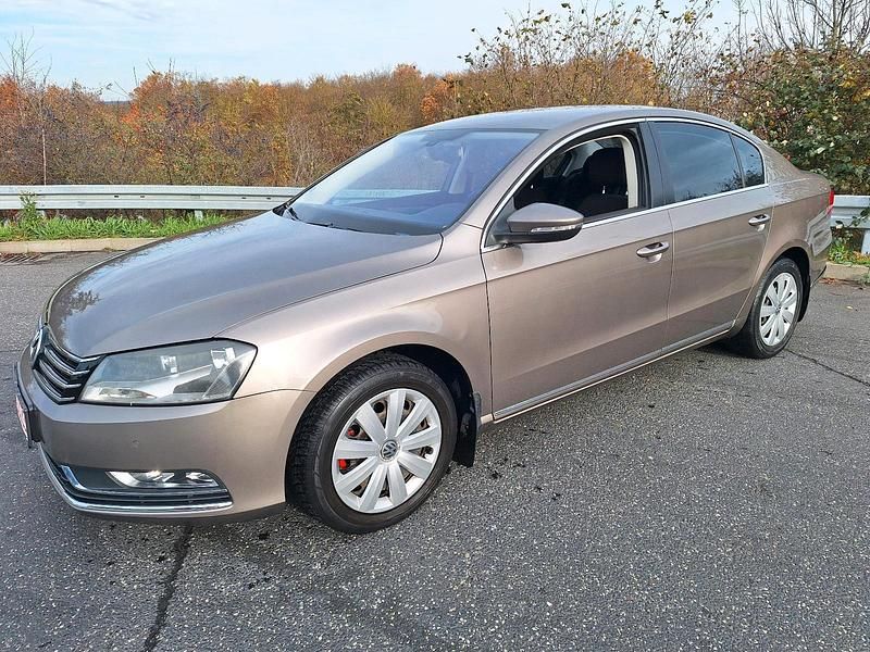 Braun Gebraucht 2011 VW Passat Limousine | 6.999 € (Fairer Preis) - Bild 1/4