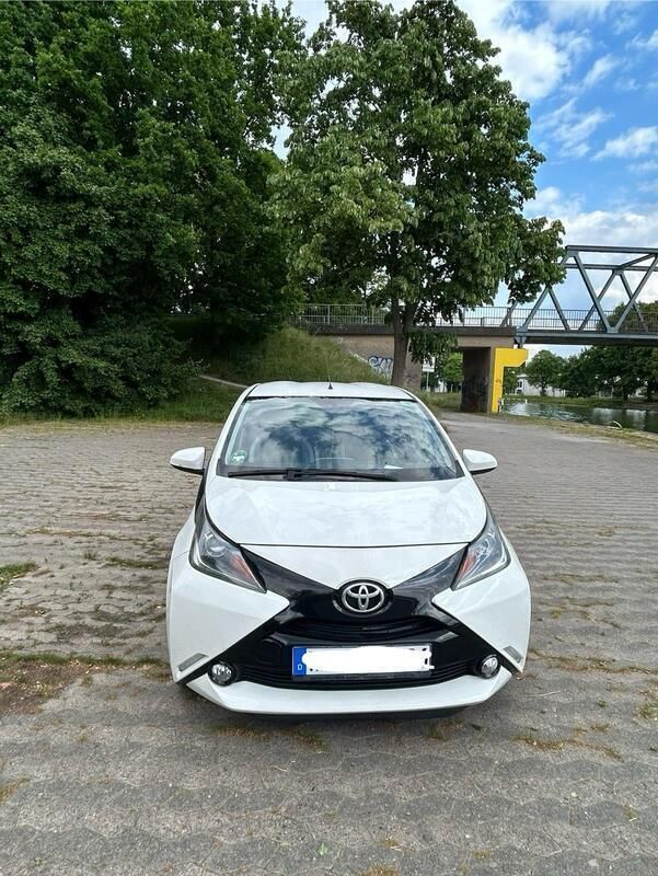 Weiß Gebraucht 2014 Toyota Aygo Kleinwagen | 5.000 € (Etwas zu teuer) - Bild 1/4