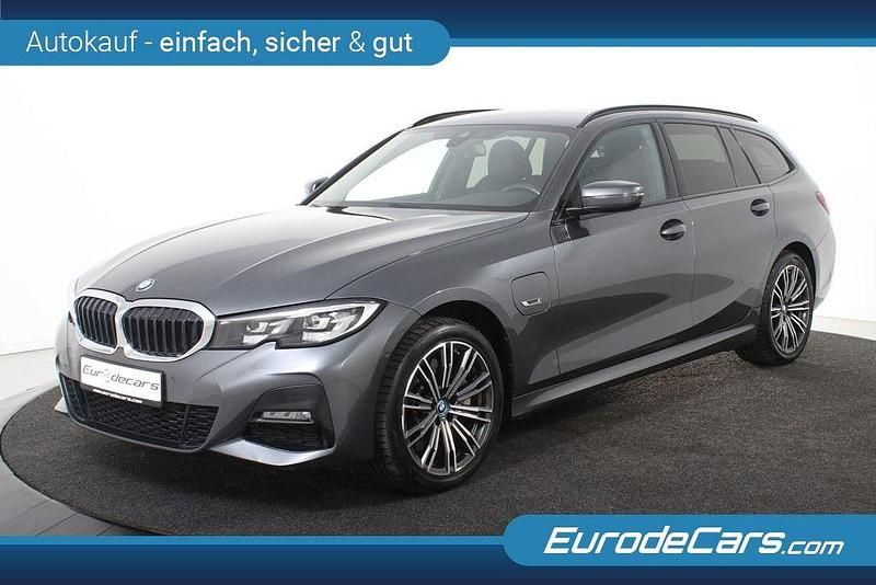 Grau Gebraucht 2022 BMW 330e M Sport Kombi | 30.800 € (Guter Preis) - Bild 1/4
