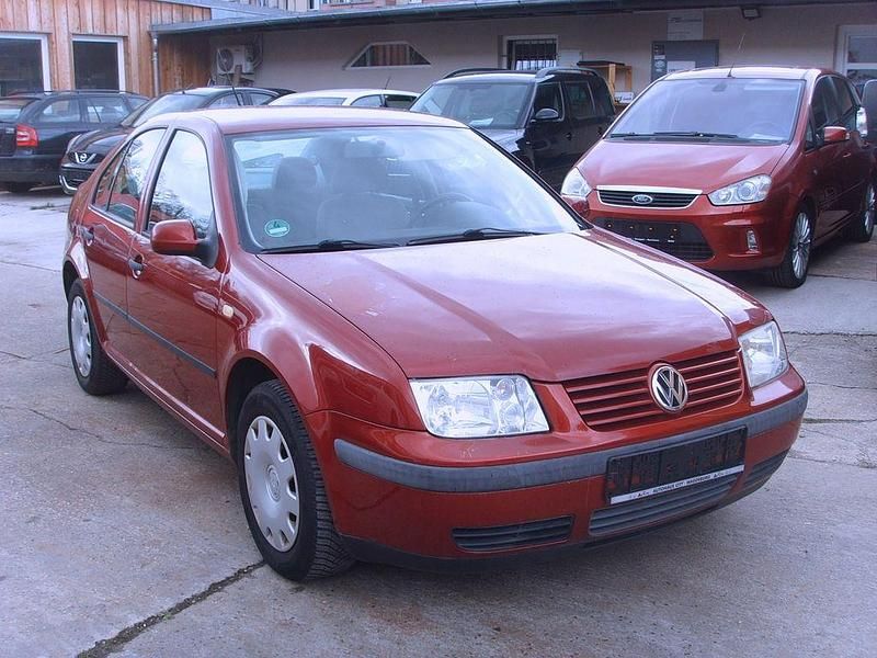Gebraucht VW Bora Basis 101 PS (74 kW) 1999 Rot Limousine