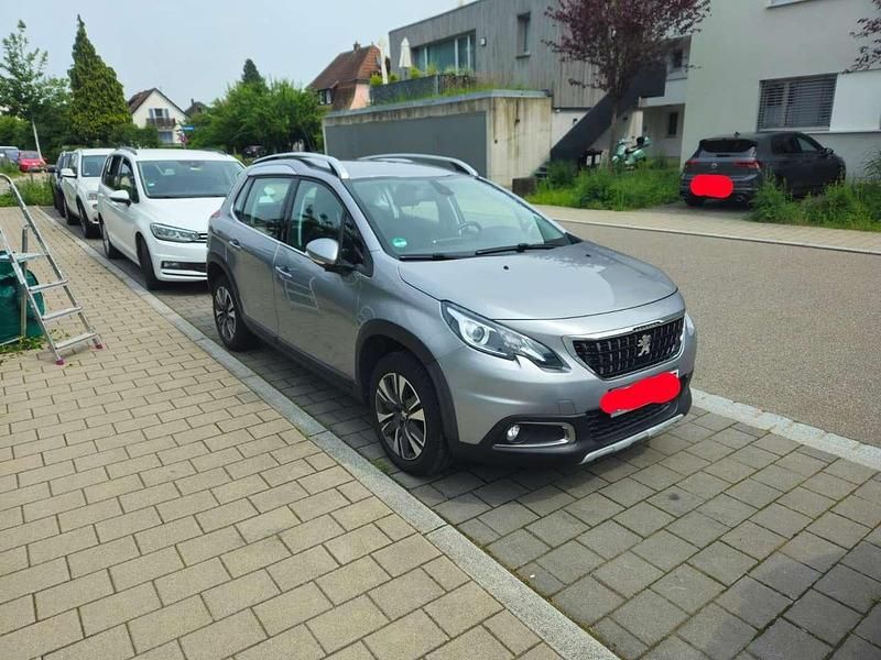 Grau Gebraucht 2018 Peugeot 2008 Allure SUV | 12.000 € (Fairer Preis) - Bild 1/4