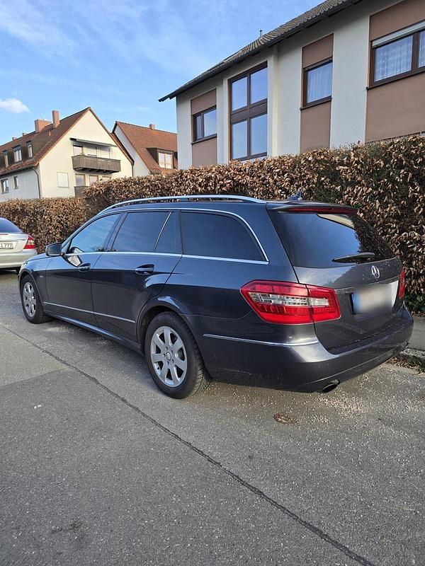 Gebraucht Mercedes E300 240 PS (176 kW) 2011 Grau Kombi