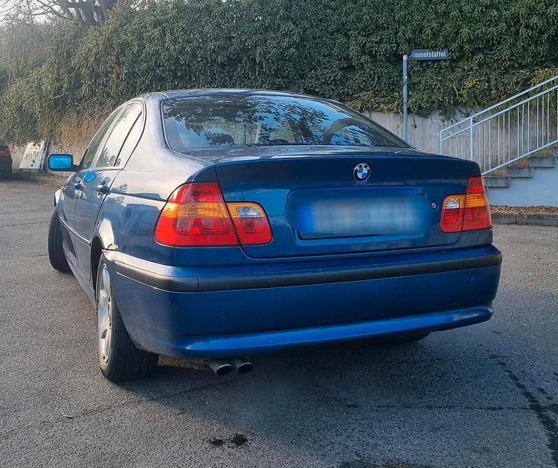 Gebraucht BMW 320 170 PS (125 kW) 2002 Blau Limousine