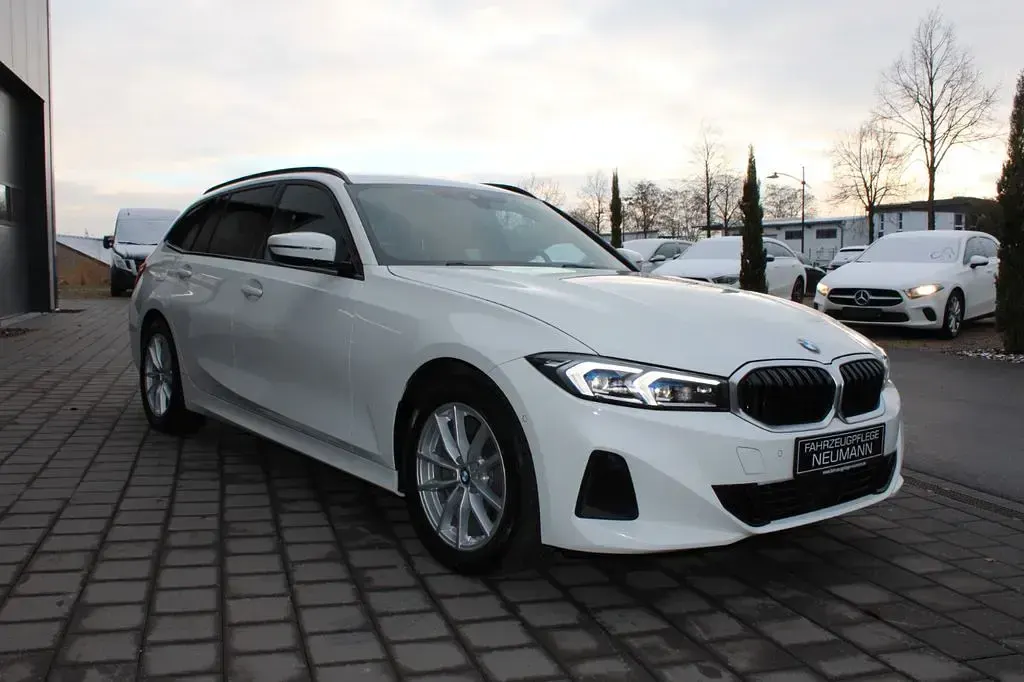 Gebraucht BMW 318 Performance 150 PS (110 kW) 2023 Weiß Kombi