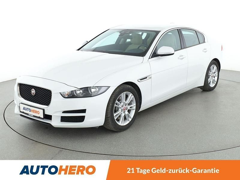 Weiß Gebraucht 2017 Jaguar XE Pure Limousine | 18.890 € (Guter Preis) - Bild 1/3