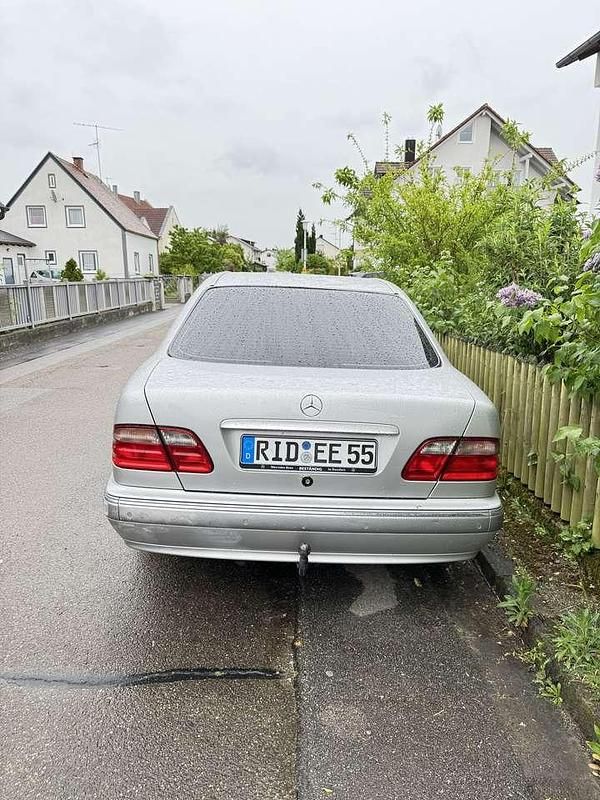 Gebraucht 2001 Mercedes E220 Elegance Limousine | 4.000 € (Guter Preis) - Bild 1/3