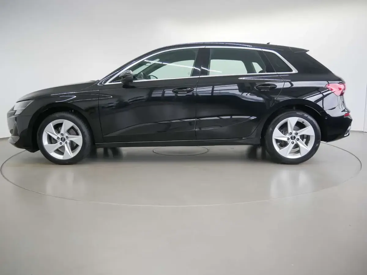 Gebraucht Audi A3 Ambiente 150 PS (110 kW) 2024 Mythosschwarz metallic Limousine