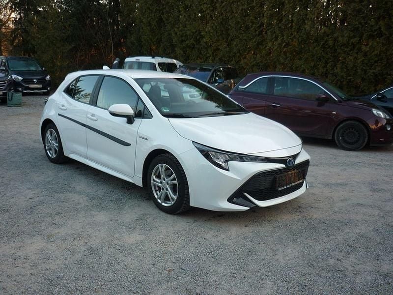 Weiß Gebraucht 2020 Toyota Corolla Hybrid Comfort Limousine | 16.990 € (Guter Preis) - Bild 1/4