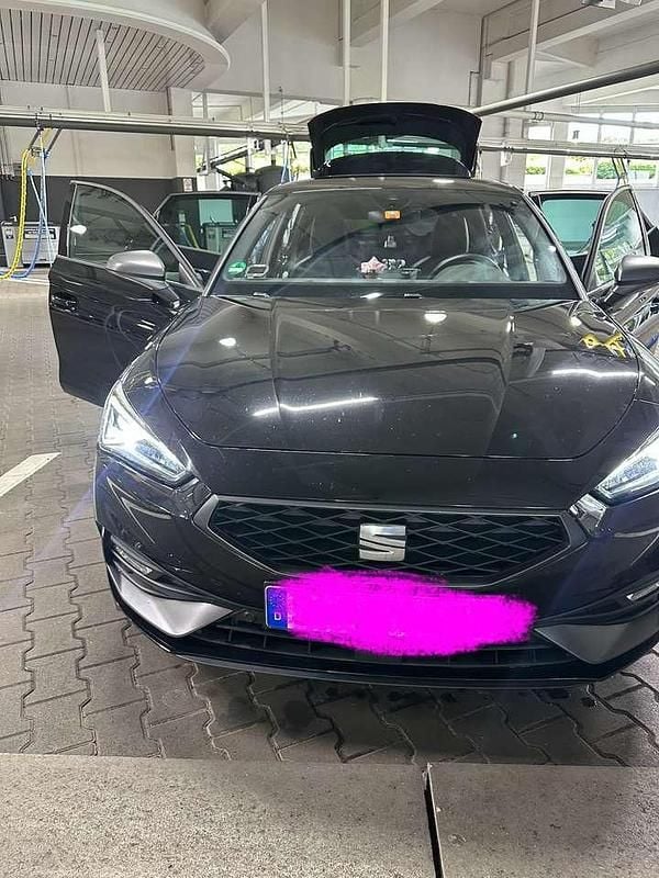 Schwarz Gebraucht 2020 Seat Leon FR Kleinwagen | 17.000 € (Fairer Preis) - Bild 1/4