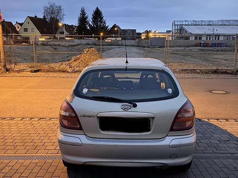 Gebraucht Nissan Almera 115 PS (84 kW) 2001 Andere farben Limousine