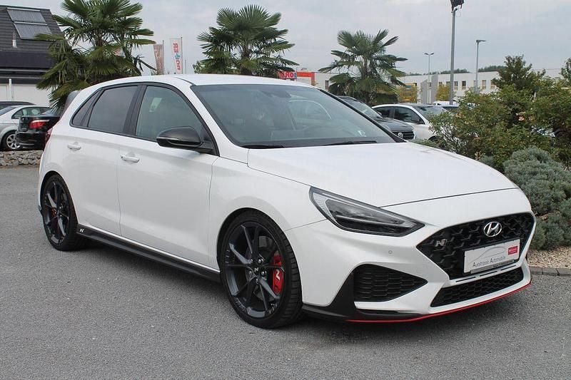 Weiß Gebraucht 2022 Hyundai i30 N Performance Limousine | 30.890 € (Etwas zu teuer) - Bild 1/4