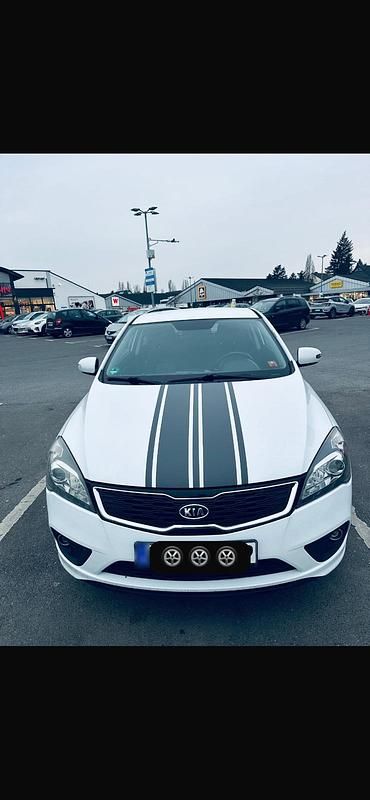 Second-hand Kia Ceed 115 CP (84 kW) 2011 Alb Hatchback