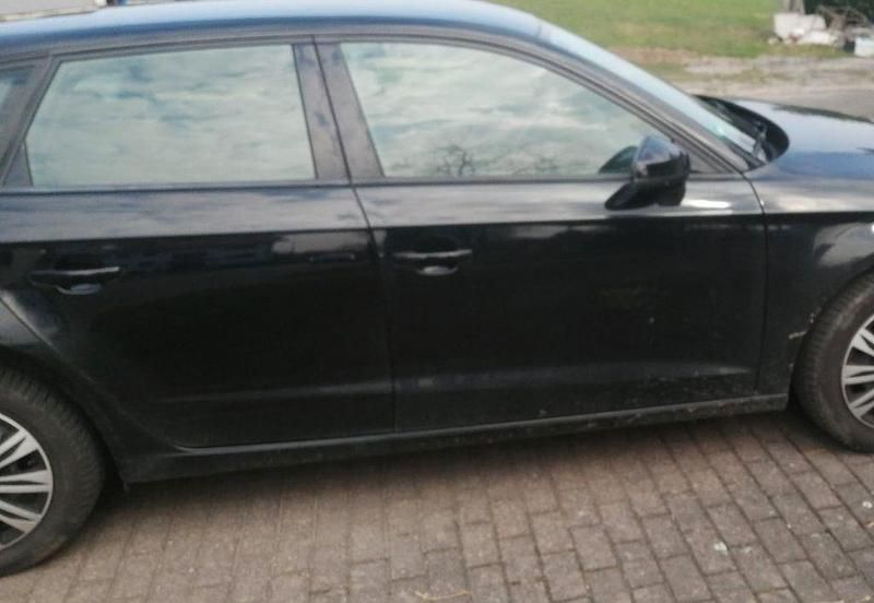 Gebraucht Audi A3 Attraction 105 PS (77 kW) 2013 Schwarz Limousine