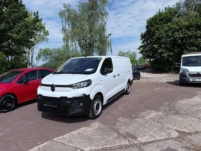 Kaolinweiß Gebraucht 2024 Citroën Jumpy Van / Kleinbus | 26.950 € (Fairer Preis) - Bild 1/4