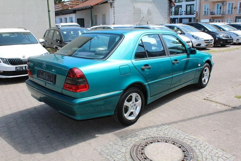 Gebraucht Mercedes C180 122 PS (89 kW) 1998 Grün Limousine