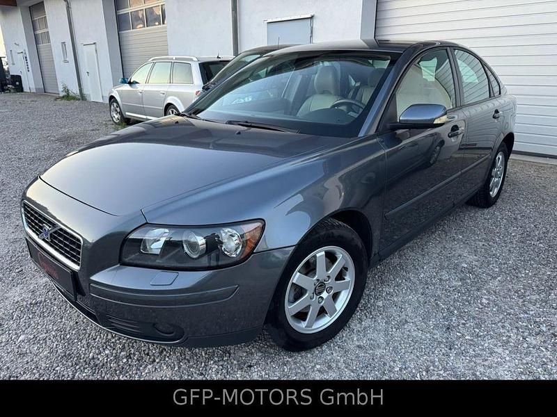 Grau Gebraucht 2005 Volvo S40 Kinetic Limousine | 6.998 € (Teuer) - Bild 1/4