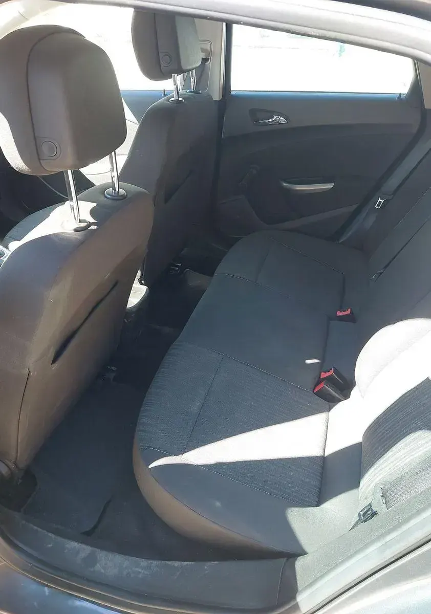 Używany Opel Astra 140 KM (102 kW) 2011 Szary Sedan/Limuzyna