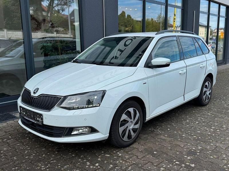 Weiß Gebraucht 2018 Skoda Fabia Clever Kleinwagen | 5.999 € - Bild 1/4