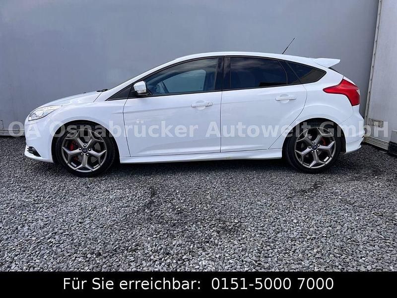 Gebraucht Ford Focus ST 250 PS (183 kW) 2013 Weiß Limousine