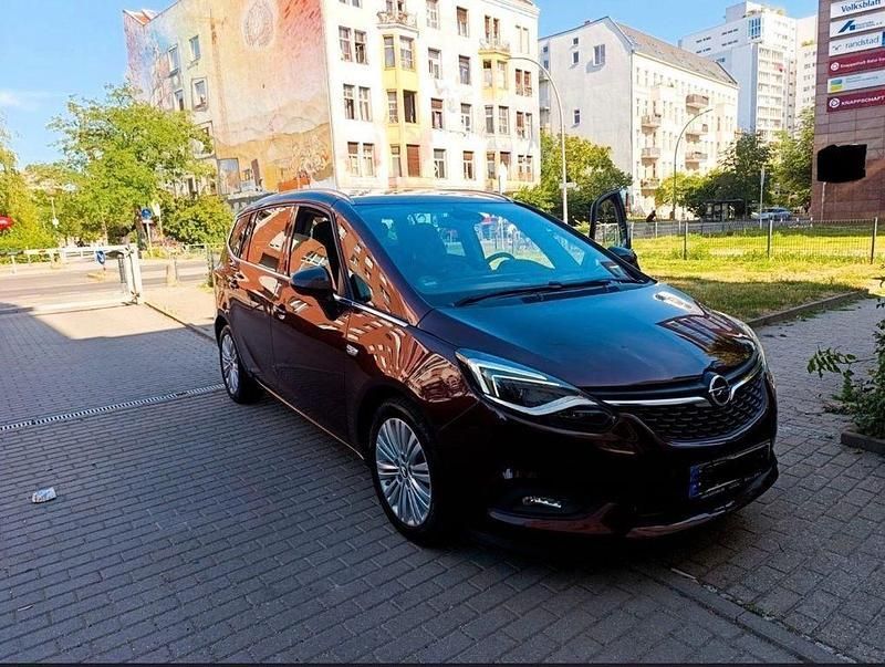 Rot Gebraucht 2017 Opel Zafira Tourer Innovation Van / Kleinbus | 10.999 € (Fairer Preis) - Bild 1/4