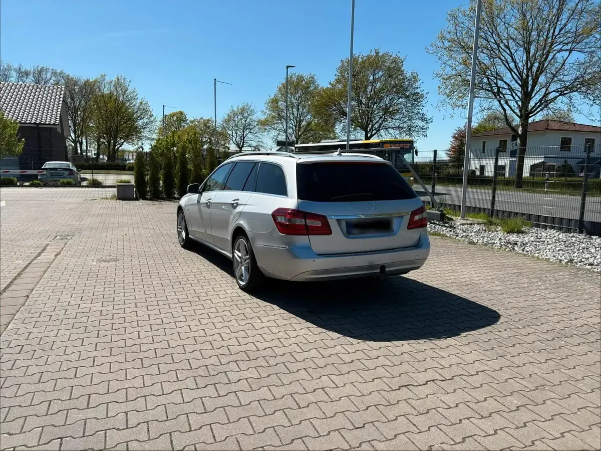 Gebraucht Mercedes E250 Elegance 204 PS (150 kW) 2011 Silber Kombi