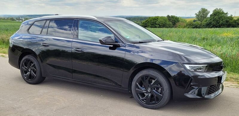 Schwarz Gebraucht 2023 Opel Astra GS Line Kombi | 25.300 € (Fairer Preis) - Bild 1/4