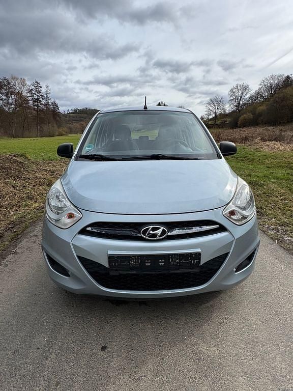 Gebraucht Hyundai i10 Edition 69 PS (50 kW) 2013 Blau Kleinwagen