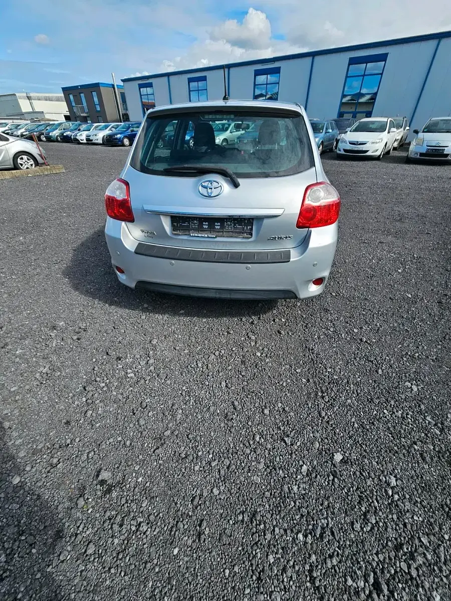 Gebraucht Toyota Auris 97 PS (71 kW) 2010 Silber Kleinwagen