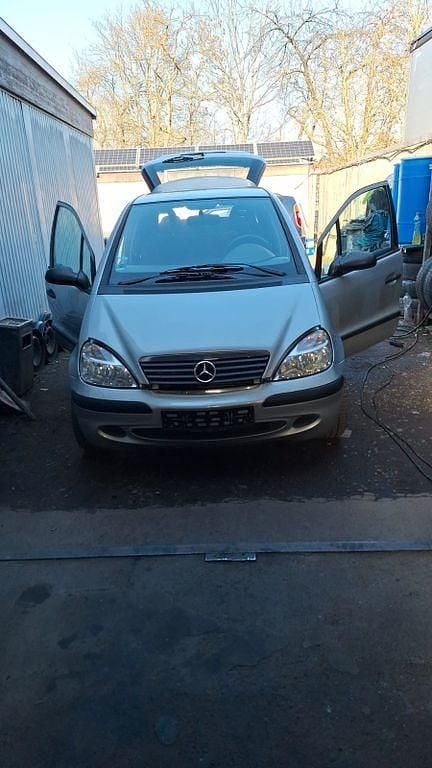 Silber Gebraucht 2002 Mercedes A140 Classic Van / Kleinbus | 1.200 € (Fairer Preis) - Bild 1/4