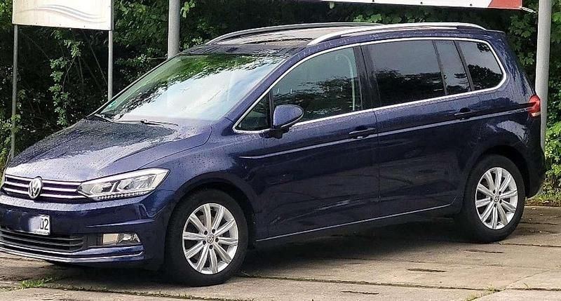 Gebraucht VW Touran Highline 150 PS (110 kW) 2017 Atlantic blue metallic Van / Kleinbus
