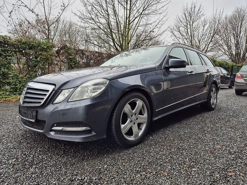 Grau Gebraucht 2011 Mercedes E220 Avantgarde Kombi | 7.200 € (Superpreis) - Bild 1/4