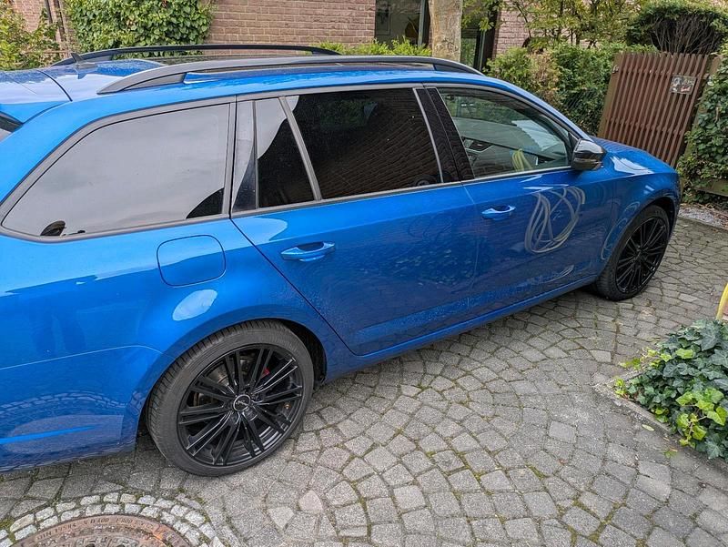 Blau Gebraucht 2014 Skoda Octavia RS Kombi | 15.600 € (Fairer Preis) - Bild 1/4