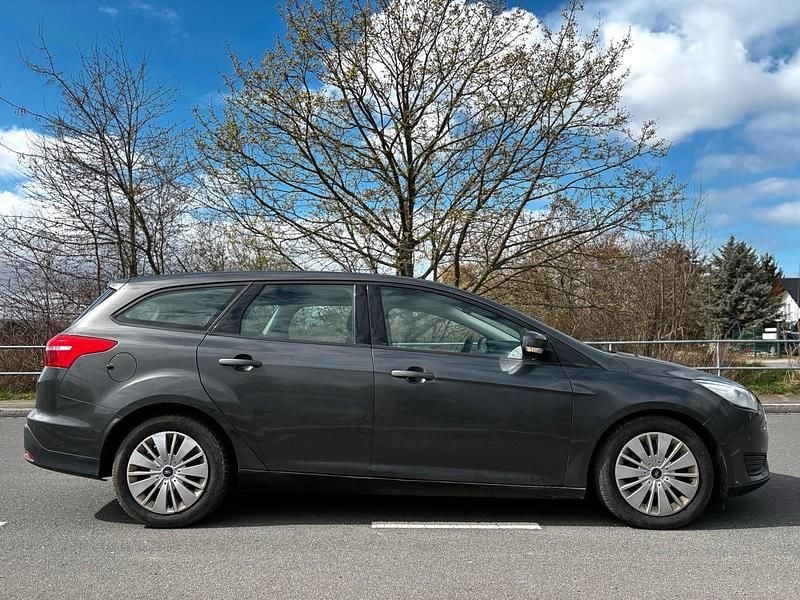 Gebraucht Ford Focus 120 PS (88 kW) 2015 Schwarz Kombi