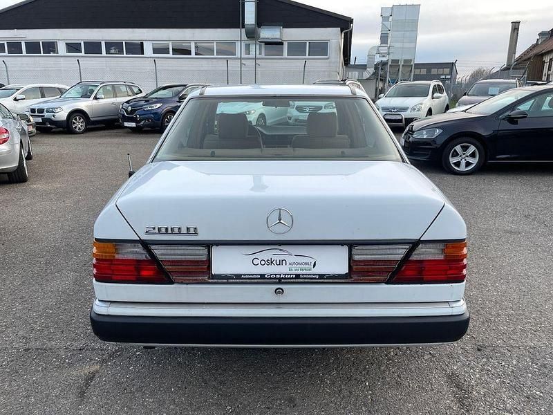 Gebraucht Mercedes 200 75 PS (55 kW) 1992 Weiß Limousine