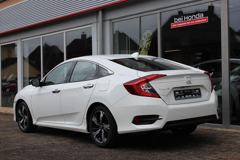 Gebraucht Honda Civic Executive 182 PS (133 kW) 2017 Weiß Limousine