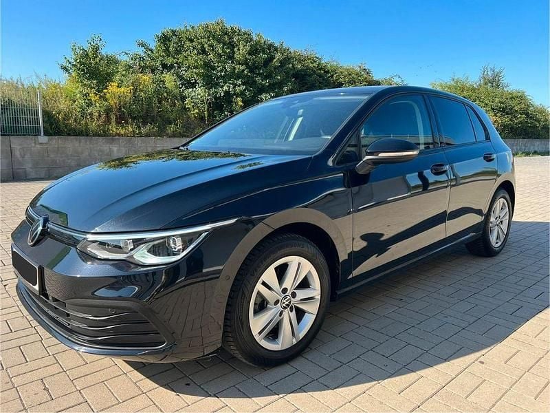 Schwarz Gebraucht 2021 VW Golf VIII Life Limousine | 17.999 € (Superpreis) - Bild 1/4