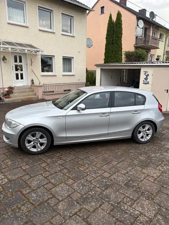 Gebraucht BMW 116 122 PS (89 kW) 2011 Silber Kleinwagen
