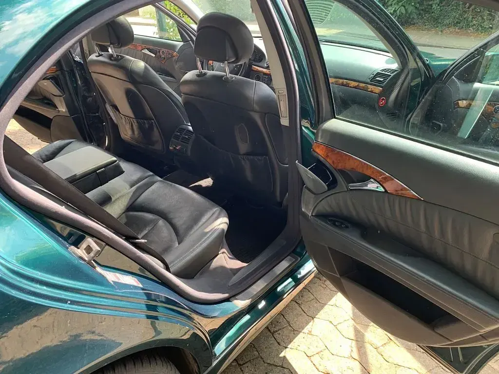 Gebraucht Mercedes E500 Elegance 306 PS (225 kW) 2002 Grün Limousine