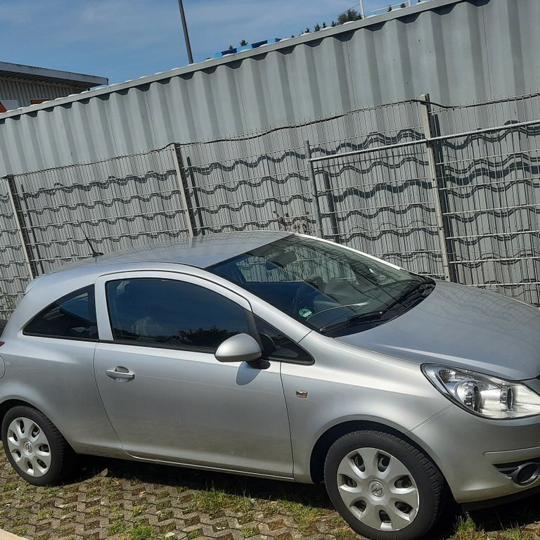 Grau Gebraucht 2009 Opel Corsa Edition Limousine | 4.750 € (Fairer Preis) - Bild 1/4