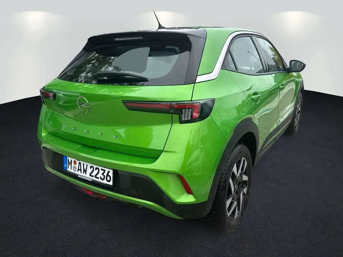 Gebraucht Opel Mokka Elegance 101 PS (74 kW) 2024 Lackierung matcha green/typ au SUV