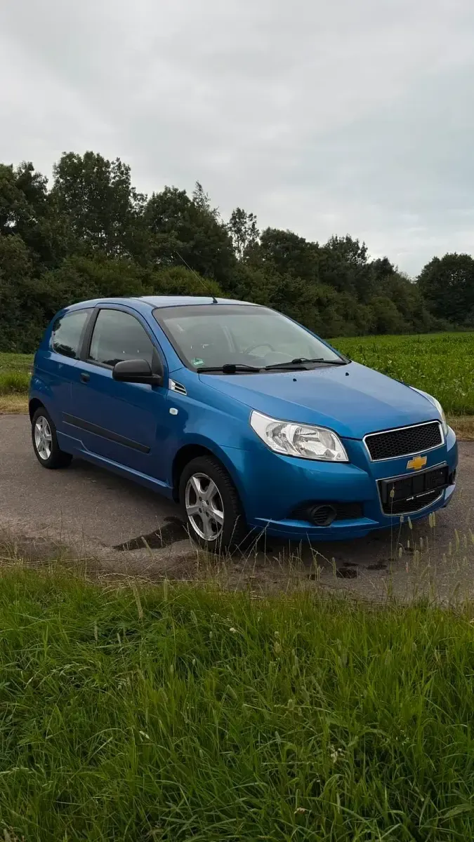Gebraucht Chevrolet Aveo 84 PS (61 kW) 2010 Blau Kleinwagen